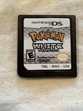 Pokémon white for DS works great